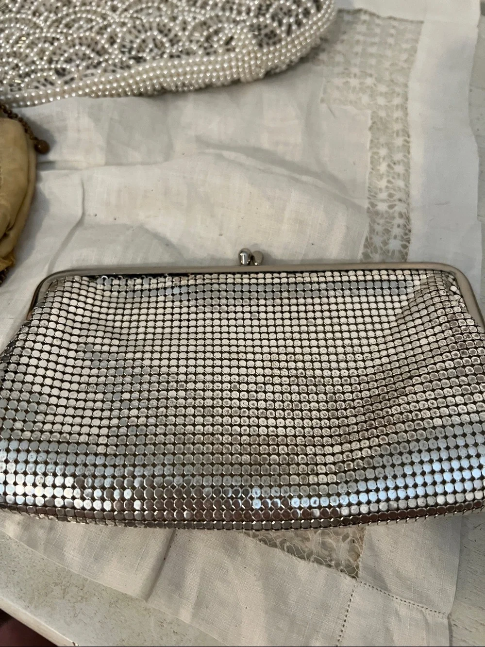 Lot Whiting & Davis mesh and unmarked beaded clutch purses